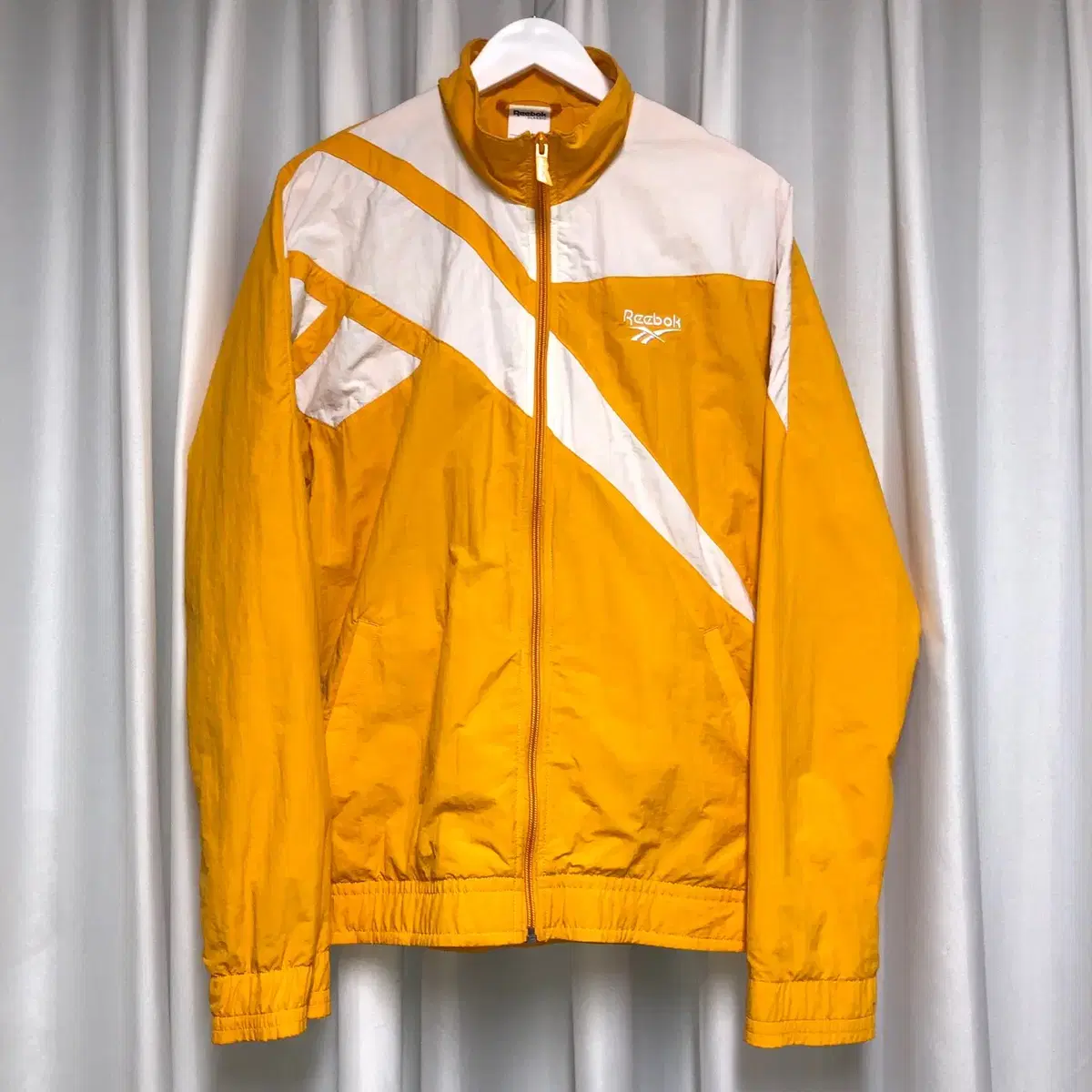 리복 클래식 바람막이 LF VECTOR TRACKTOP (L)